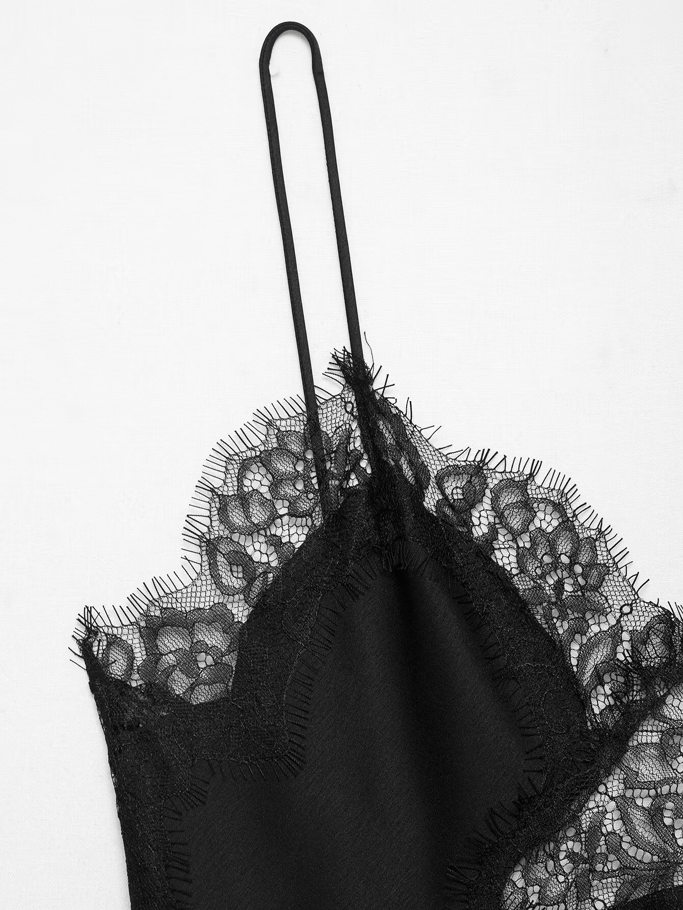Amber | Asymmetrisches Satin-Spitzen-Cami-Top