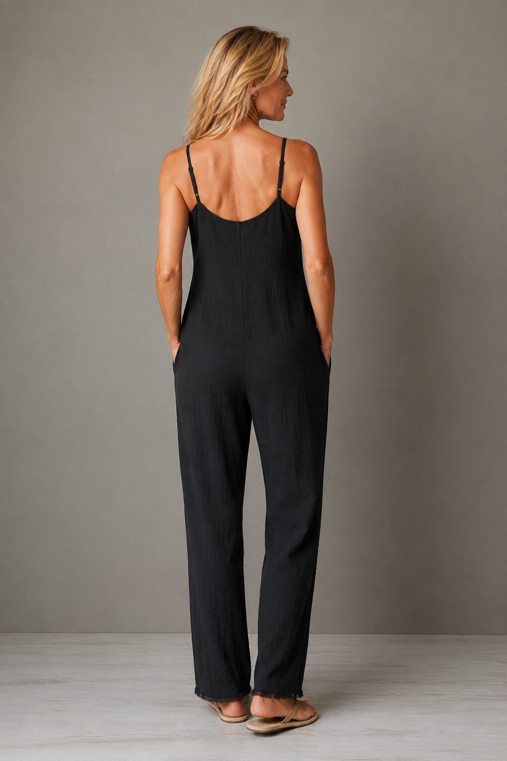 Line | Eleganter Jumpsuit mit Spitzenbesatz