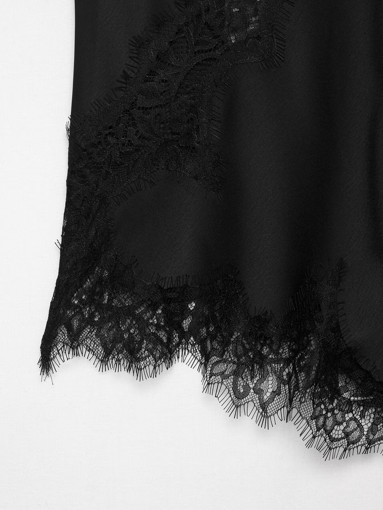 Amber | Asymmetrisches Satin-Spitzen-Cami-Top