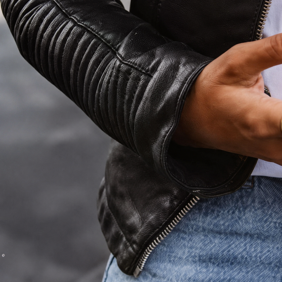 Elara™ | Damen Lederjacke mit Stehkragen & Slim-Fit Passform