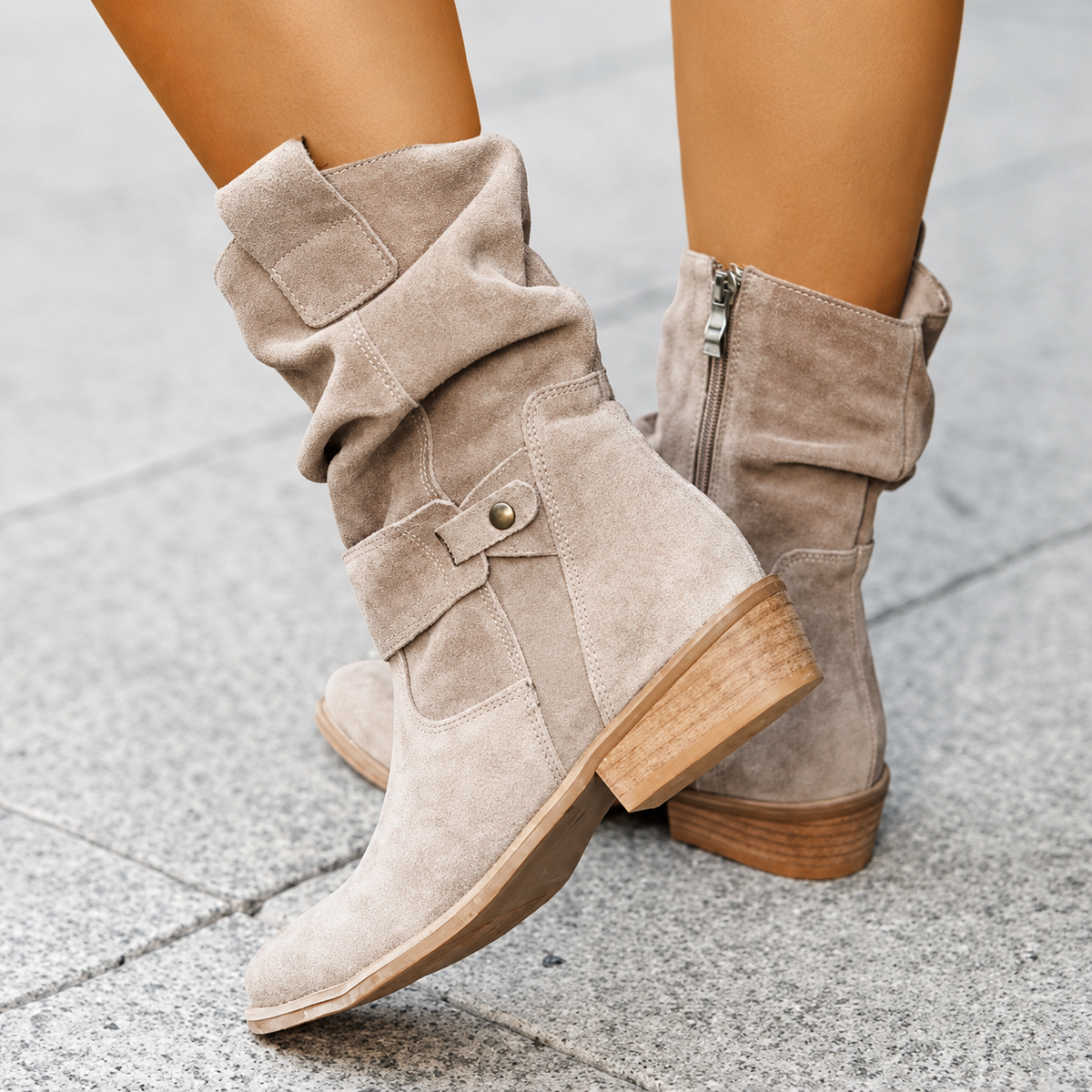 Livia | Slouchy Wildleder-Stiefeletten mit Zierdetail