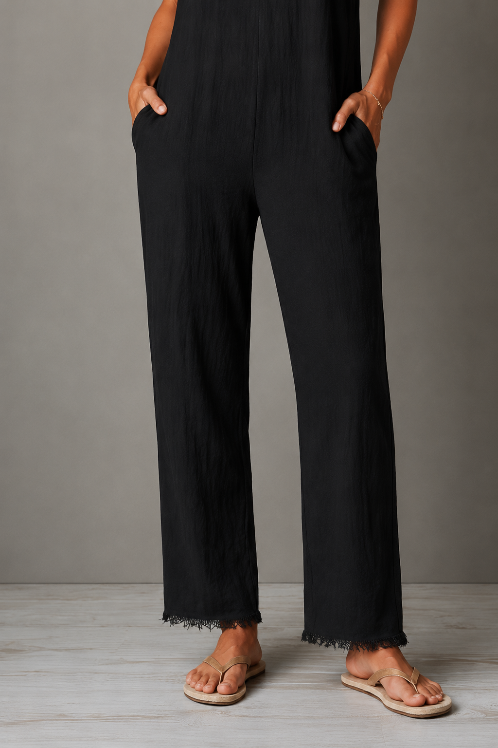 Line | Eleganter Jumpsuit mit Spitzenbesatz